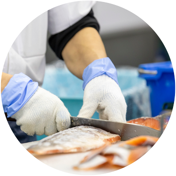 魚介類の自社工場加工